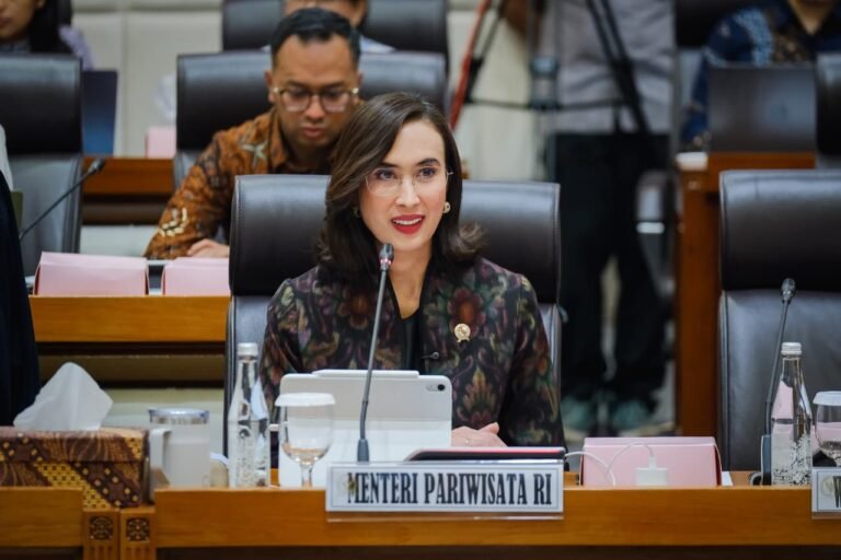 Menpar Tegaskan Komitmen Jaga Transparansi dan Perkuat Sinergi dengan Komisi VII DPR RI