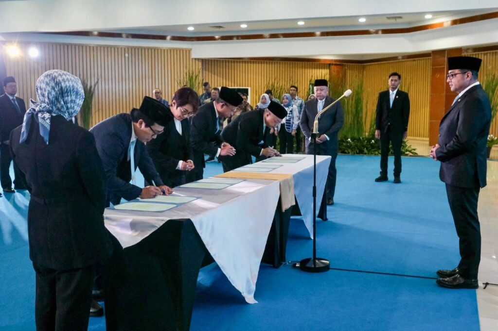 Menteri Ekraf Lantik Pejabat Pimpinan Tinggi Kementerian Ekraf, Ingatkan Amanat Presiden