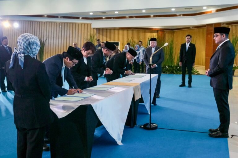 Menteri Ekraf Lantik Pejabat Pimpinan Tinggi Kementerian Ekraf, Ingatkan Amanat Presiden