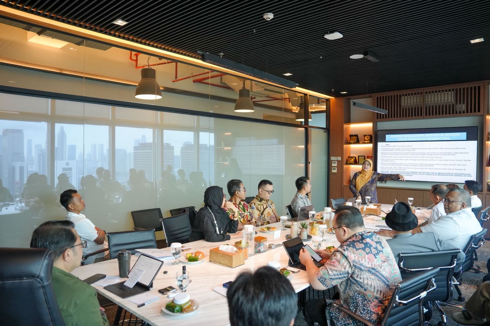 Menteri Ekraf Terima Naskah Akademik PPh Royalti, Siapkan Kebijakan Pro Pegiat Ekraf