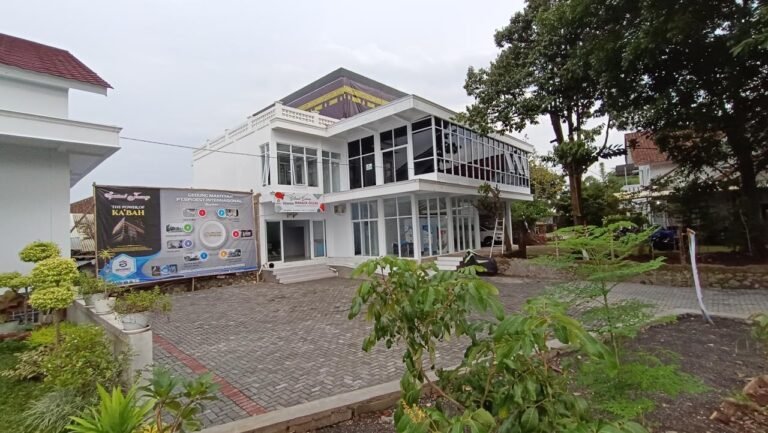 Rasakan Sensasi Staycation Nuansa Makkah dengan View Gunung Galunggung di Makiyyah Guest House Syariah