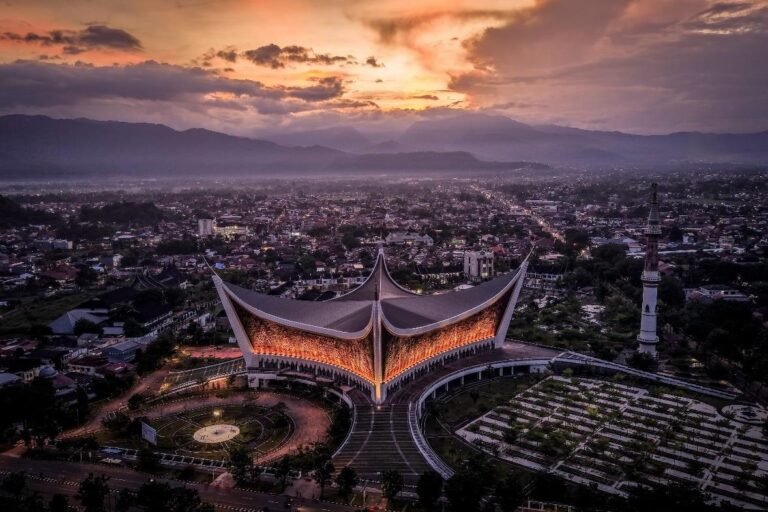 Menpar Perkuat Sumbar sebagai Destinasi Gastronomi dan Wisata Ramah Muslim