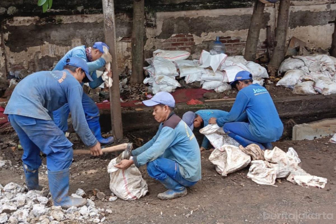 Saluran di Jalan Gelora IX Dinormalisasi