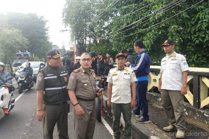 Petugas Gabung Gerak Cepat Cegah Tawuran di Jalan I Gusti Ngurah Rai