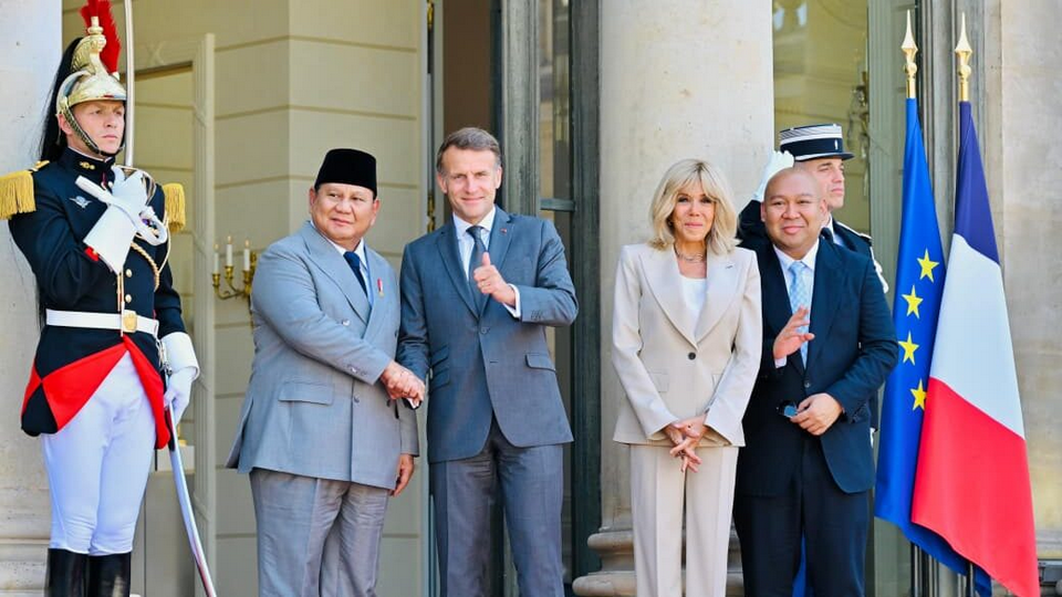 Dikawal 146 Pasukan Berkuda, Presiden Prabowo Tiba di Istana Élysée untuk Bertemu Presiden Macron