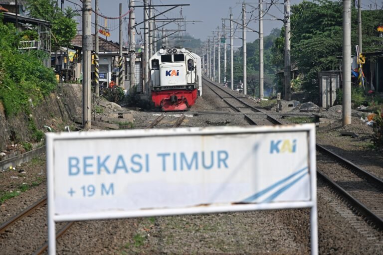 Tindaklanjuti Arahan Presiden Prabowo, Kemenhub dan PT KAI Segera Tertibkan Perlintasan Sebidang