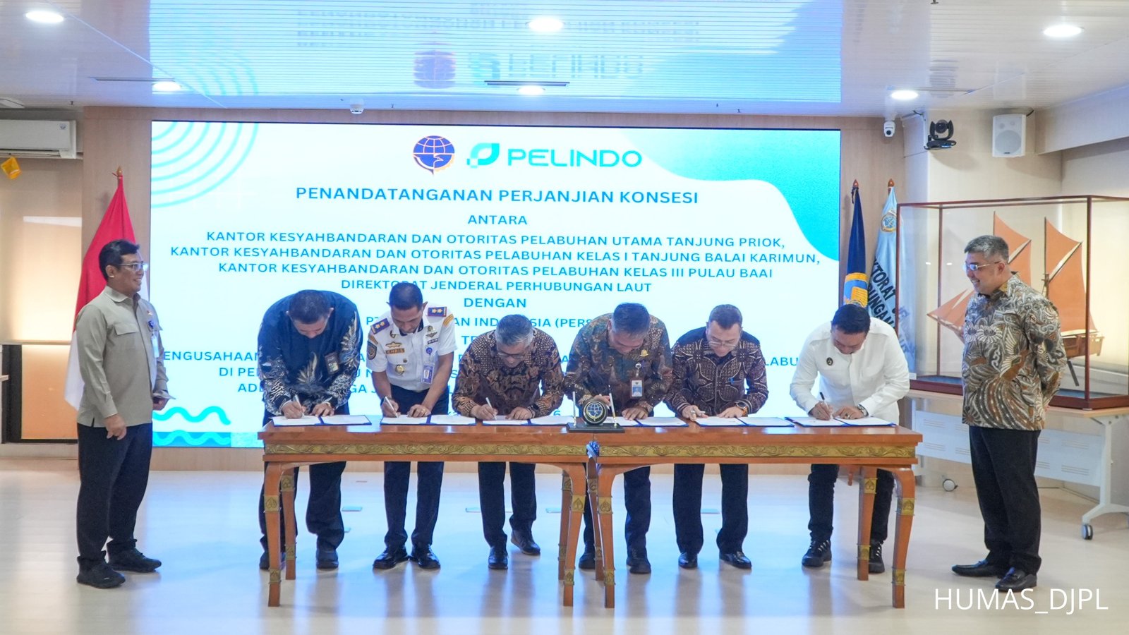 Perkuat Layanan Kepelabuhanan, Kemenhub Tandatangani Dua Perjanjian Konsesi Strategis dengan PT Pelindo