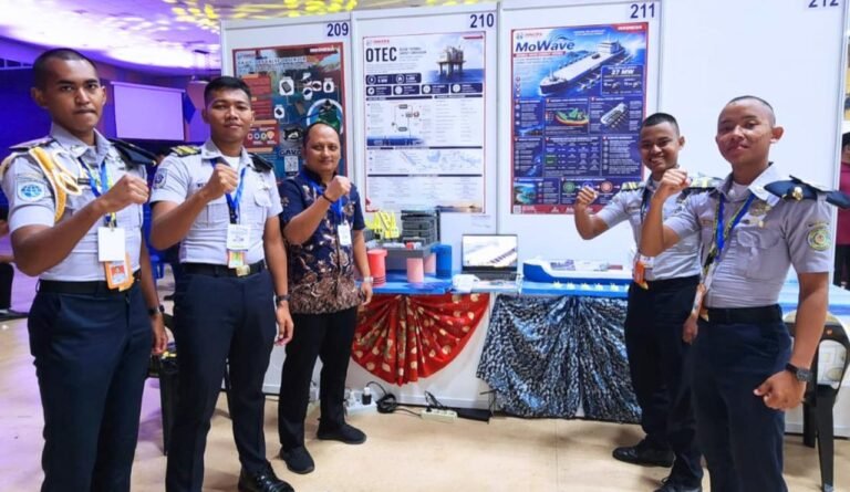 DUA TIM TARUNA POLTEKPEL SURABAYA SABET EMAS DAN PERAK DI AJANG INTERNASIONAL PI-ENVEX MALAYSIA 2026