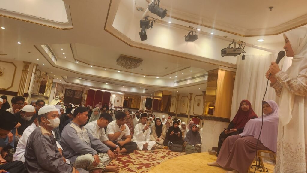 Suasana Haru Warnai Kunjungan Atalia Praratya ke Jemaah Haji Indonesia di Mekah