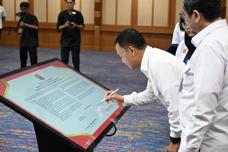 DITJEN HUBDAT PERKUAT PELAYANAN PUBLIK MELALUI PENCANANGAN PEMBANGUNAN ZONA INTEGRITAS