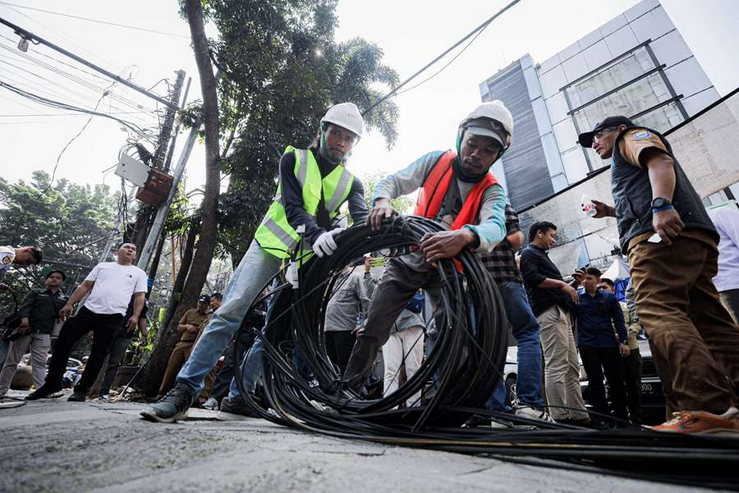 Wali Kota Bandung Utamakan Stabilitas Pelayanan Publik dalam Penataan Kabel Udara
