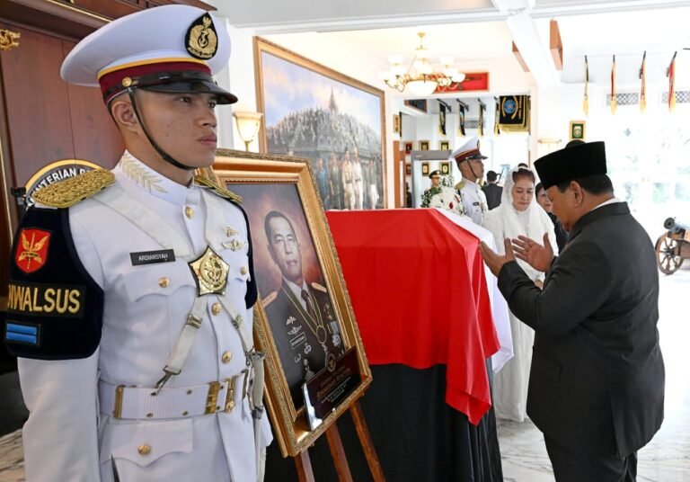 Presiden Prabowo Beri Penghormatan Terakhir kepada Almarhum Jenderal TNI (Purn) Ryamizard Ryacudu