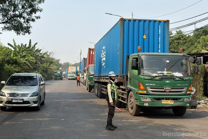 Urai Kemacetan Cakung, Pemprov DKI Buka Parkir Kontainer Gratis di Terminal Tanah Merdeka