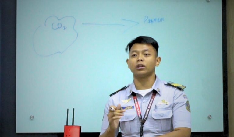TARUNA POLTEKPEL SURABAYA CIPTAKAN MARCO, SISTEM PINTAR MONITORING EMISI KARBON KAPAL
