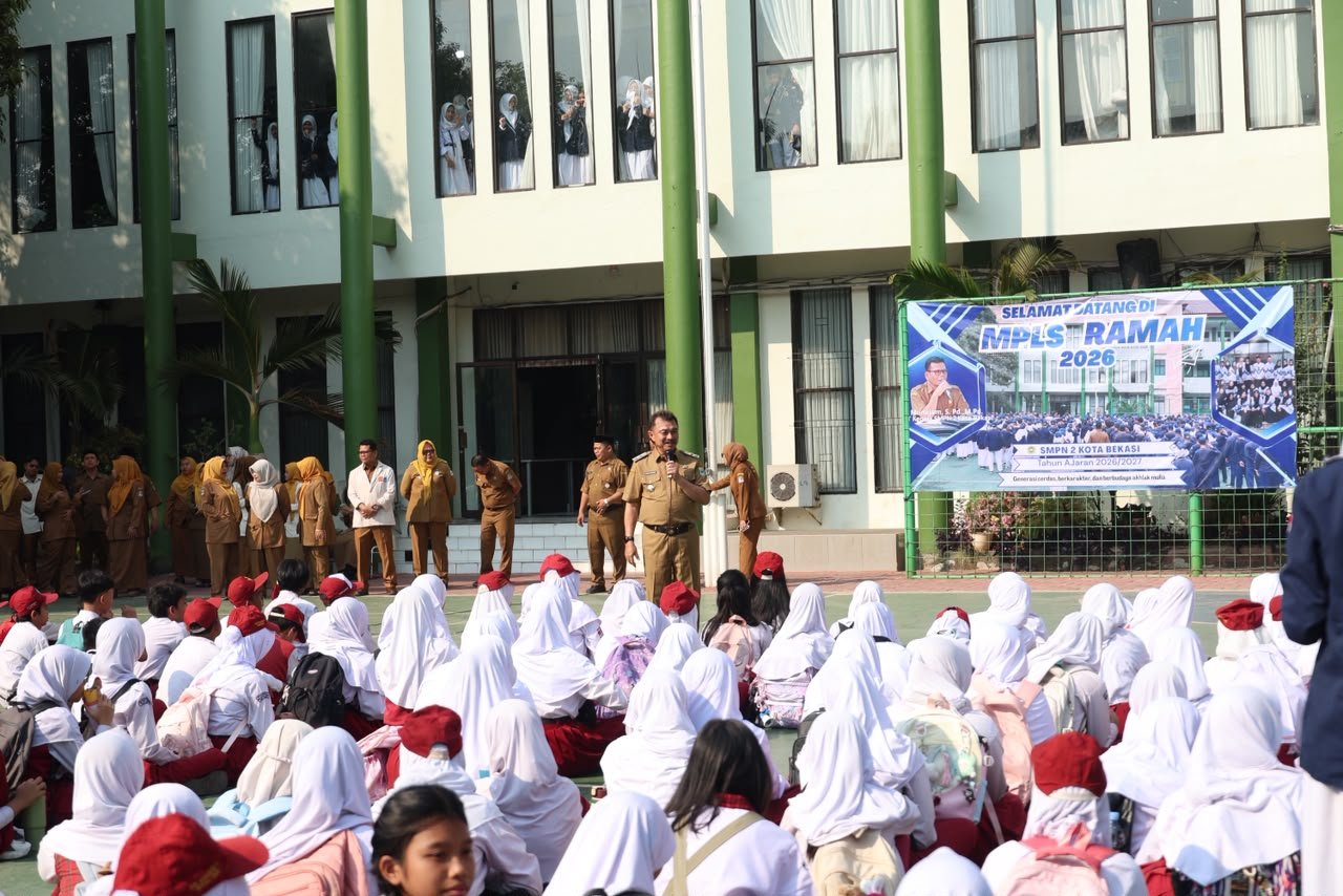 Wakil Wali Kota Bekasi Tinjau Hari Pertama Masuk Sekolah, Pastikan Kesiapan SMP Negeri Sambut Tahun Ajaran Baru 2026