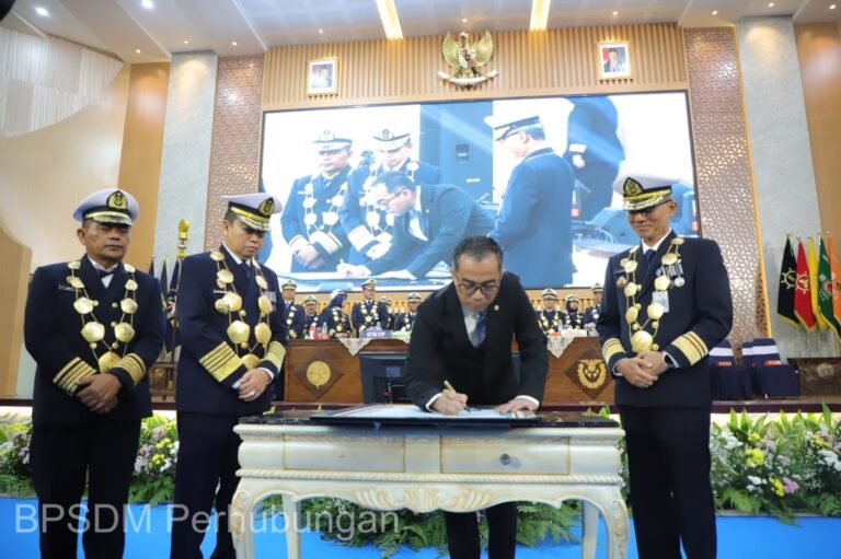 Kemenhub Wisuda 361 Perwira STIP Indonesia, Siap Pimpin Transformasi Maritim Berkelanjutan