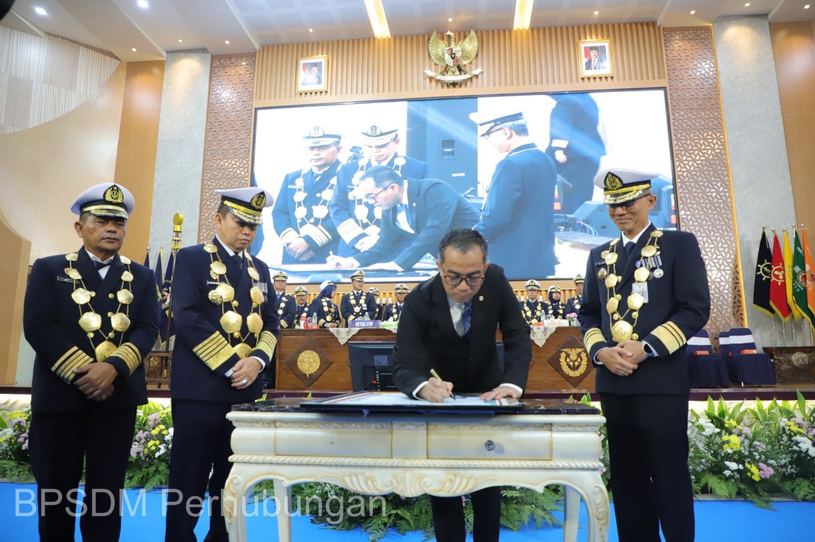 Kemenhub Wisuda 361 Perwira STIP Indonesia, Siap Pimpin Transformasi Maritim Berkelanjutan