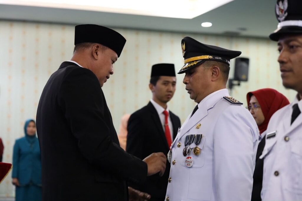 Lantik 24 Pejabat, Wali Kota Bekasi Minta ASN Terbuka Terhadap Kritik Masyarakat.