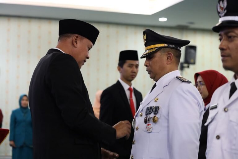 Lantik 24 Pejabat, Wali Kota Bekasi Minta ASN Terbuka Terhadap Kritik Masyarakat.