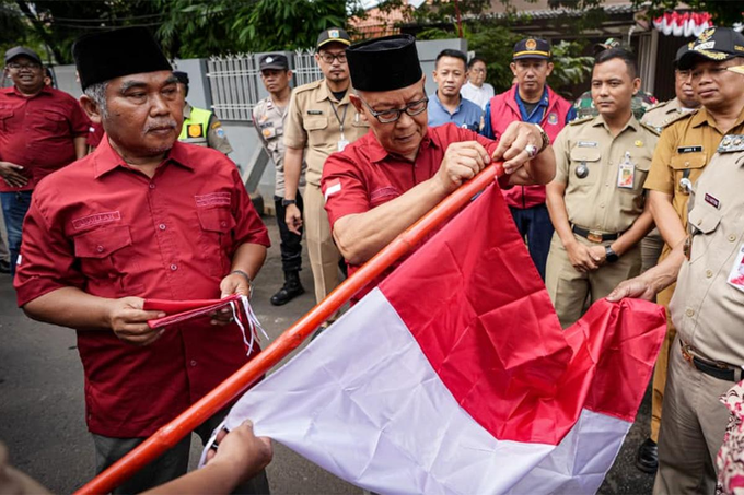 Pemkot Jakbar Bakal Bagikan Bendera Merah Putih Pekan Depan
