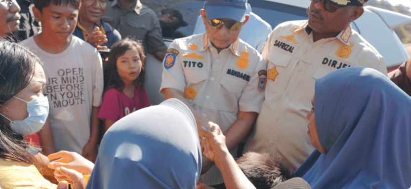 Rombongan Mendagri Distop Ibu-Ibu di Nagekeo NTT