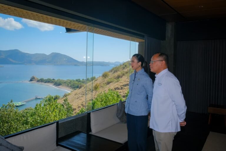 Menpar Tinjau Parapuar dan Golo Mori Pastikan Pariwisata Labuan Bajo Tumbuh Berkualitas