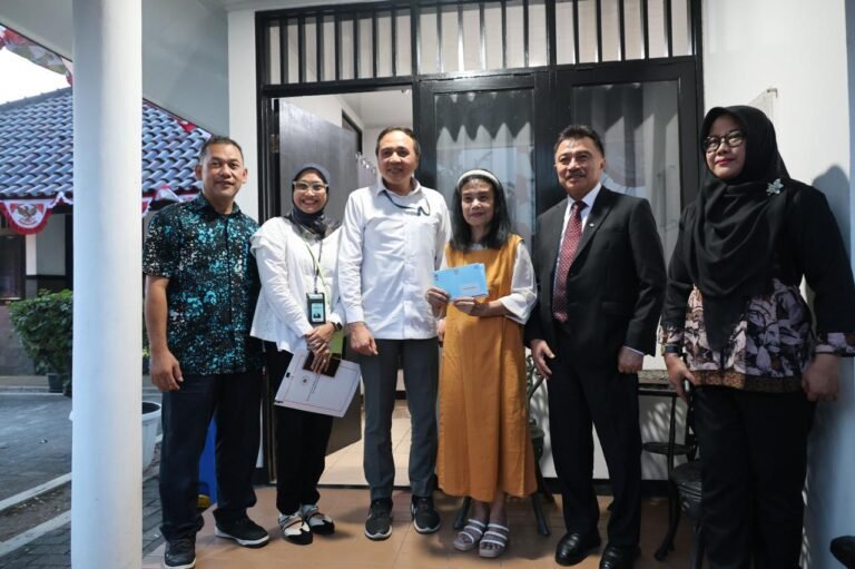 Senyum Sumringah Keluarga Sayuti Melik Saat Terima Undangan Dari Presiden Prabowo