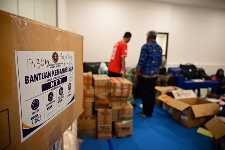 Dukung Pemulihan Masyarakat Terdampak Gempa Flores NTT, Kemenhub Salurkan Bantuan Kemanusiaan