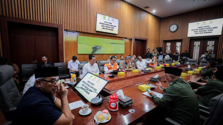 Pemkot Bandung Serahkan Bantuan Rp2,03 M untuk Korban Gempa NTT Melalui Baznas RI