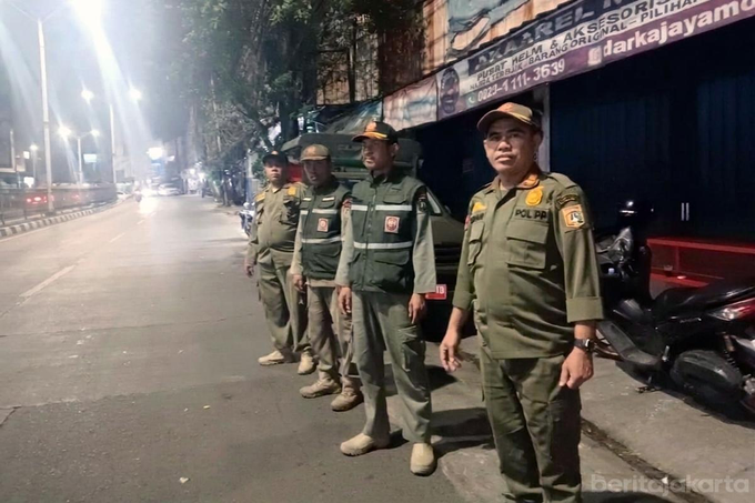 250 Satpol PP Berjaga Cegah Jalan Raya Bogor Diokupasi PKL