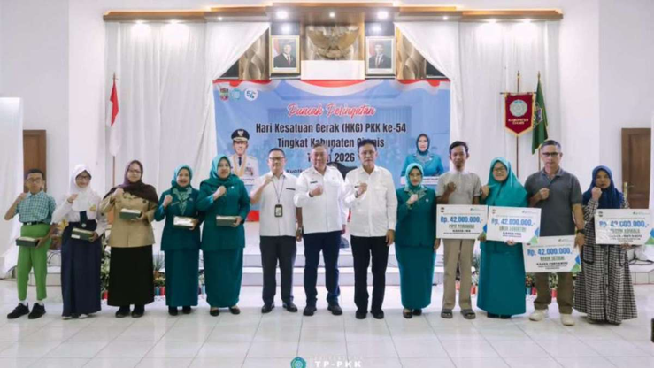 HKG PKK ke-54 Tk. Kabupaten Ciamis, Dari Penguatan Keluarga hingga Aksi Nyata: 156 Kacamata Gratis Disalurkan untuk Pelajar