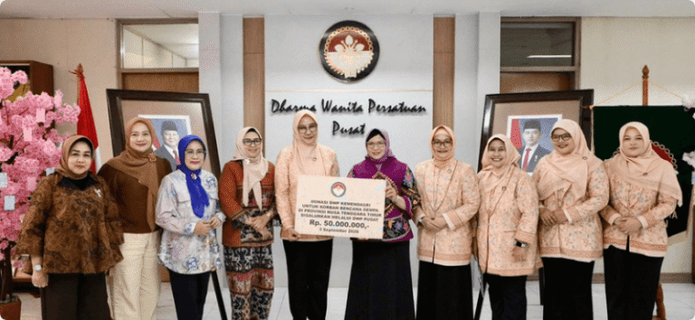 DWP Kemendagri Serahkan Bantuan untuk Korban Gempa di NTT
