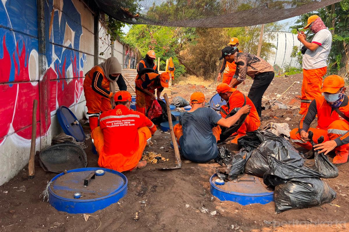 30 Biopori Jumbo Sampah Organik Dibuat di Sunter Agung