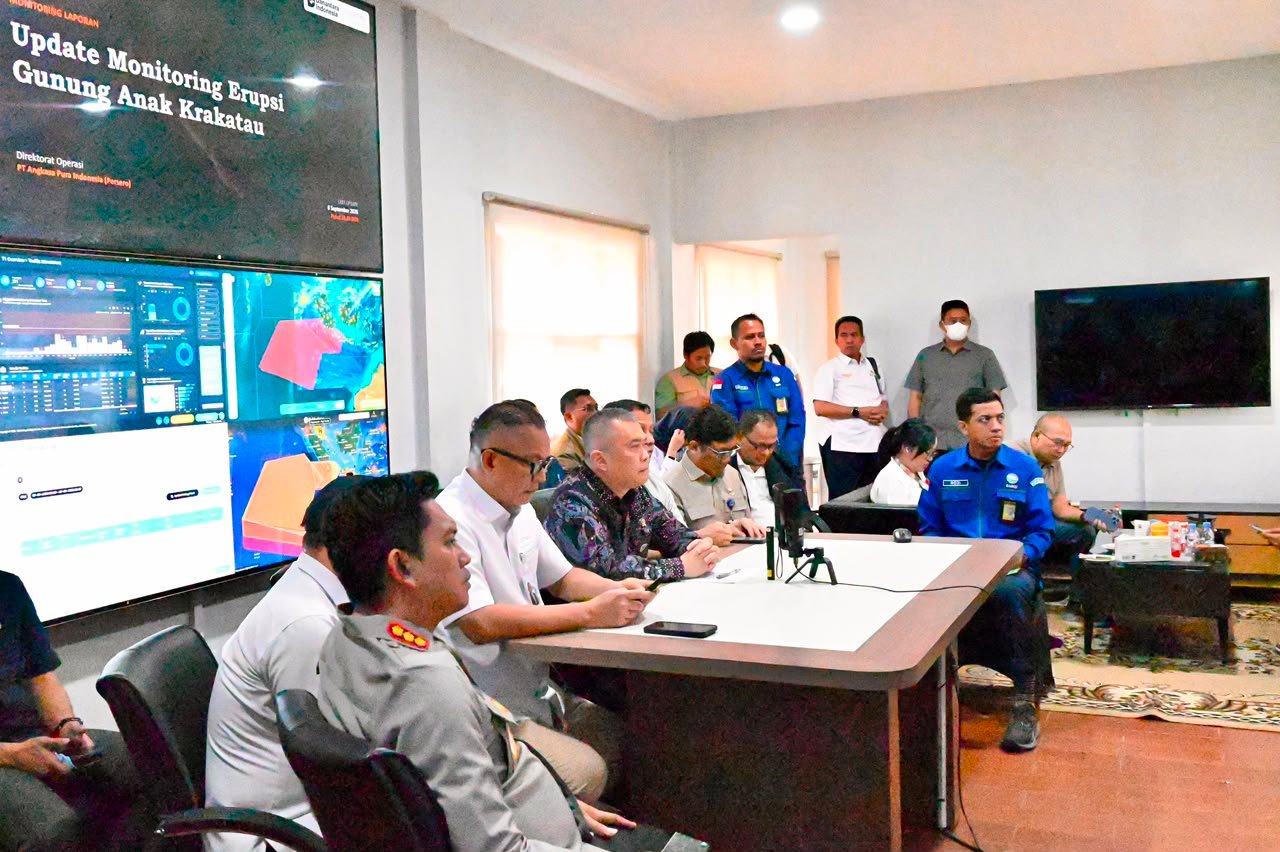 Menhub Dudy: Keselamatan Utama, Dampak Erupsi Gunung Anak Krakatau Terus Dimonitor
