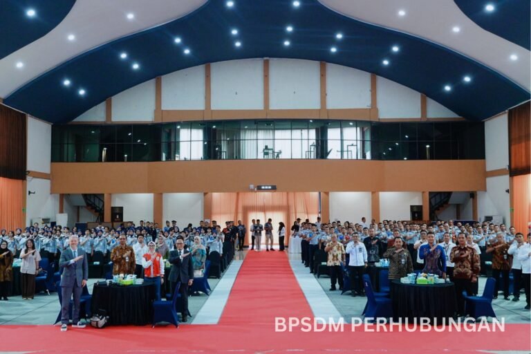 POLTEKBANG SURABAYA GELAR SNITP KE-10 DAN ICATEAS KE-5, PERKUAT KESIAPAN SDM PENERBANGAN HADAPI ERA AVIATION 4.0