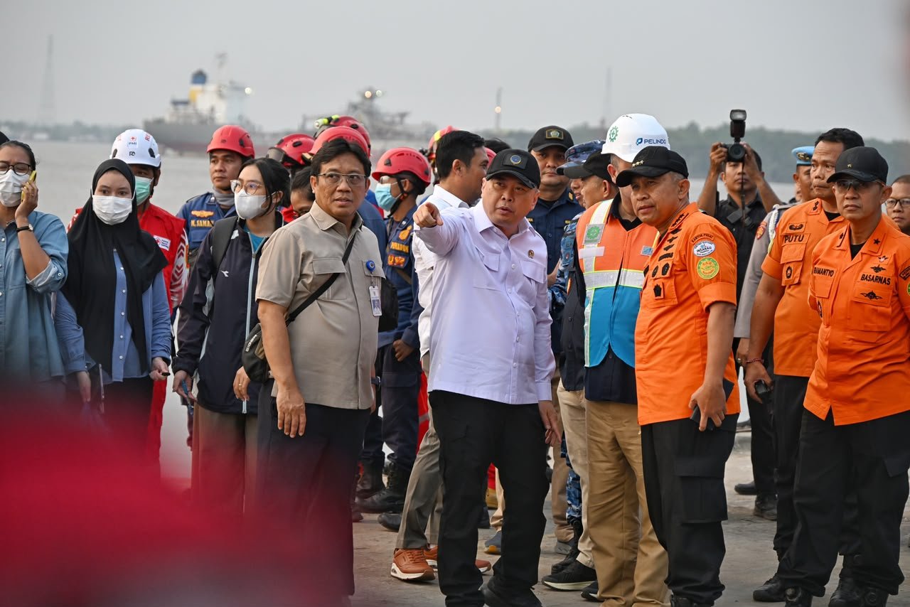 Dari Pelabuhan Trisakti Banjarmasin, Menhub Dudy Instruksikan untuk Prioritaskan Evakuasi Penumpang KMP Virgo Transport 8