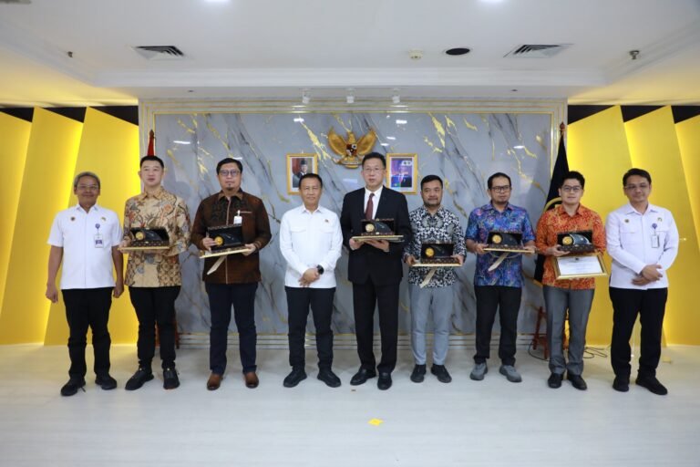 Memperingati Hari Keselamatan LLAJ, Ditjen Hubdat Berikan Penghargaan Implementasi SMK PAU & UPUBKB Terbaik