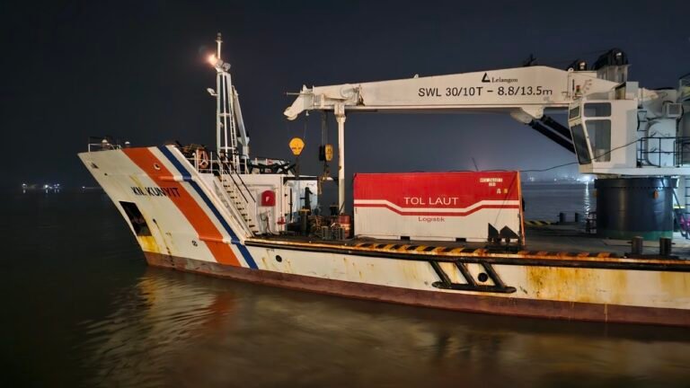 Hari ke-12 SAR KMP Virgo Transport 8, Kemenhub Kirim KN Kunyit Angkut Reefer Container ke Ring 1 Area Operasi